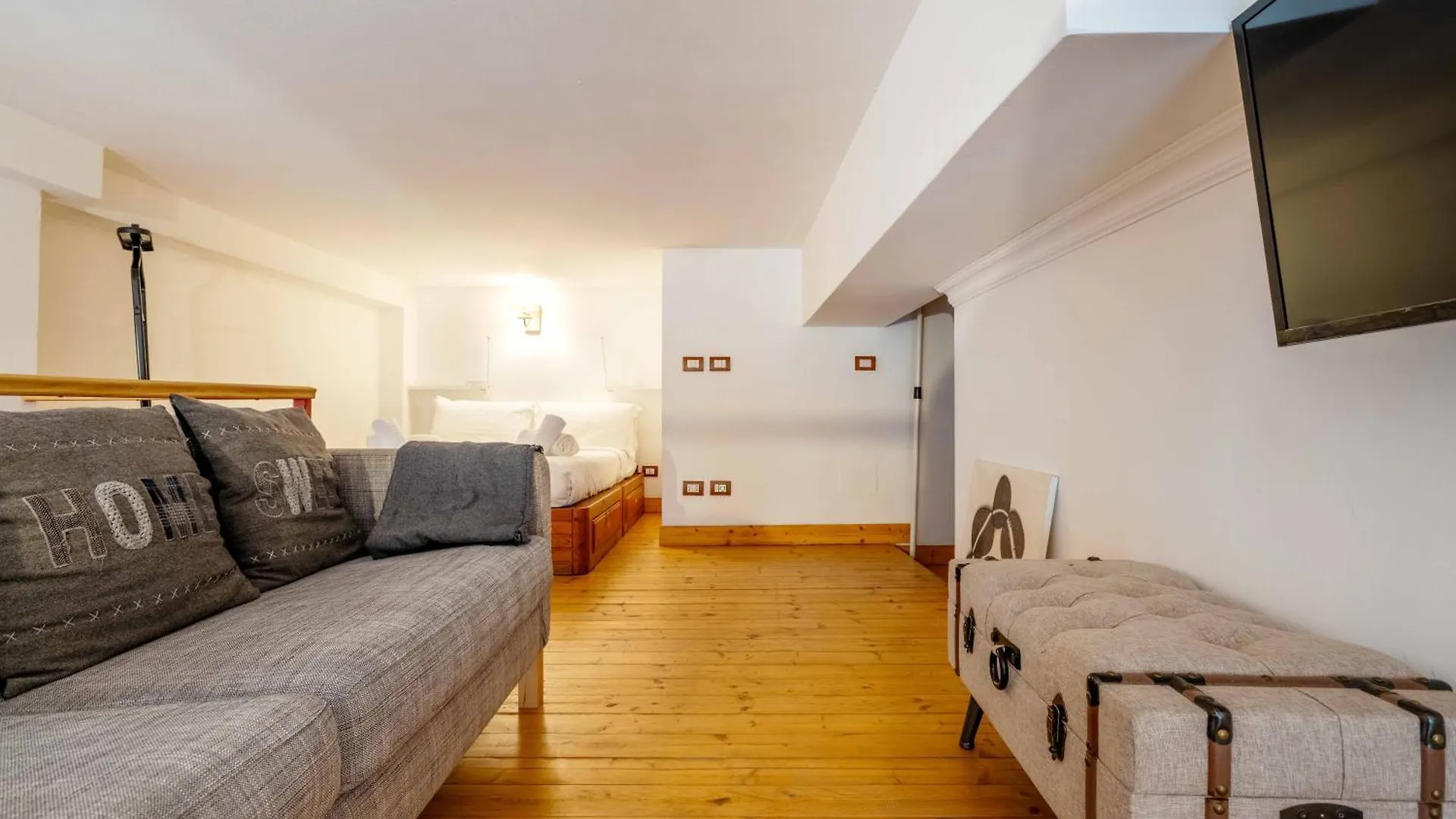 One Bedroom Apartment With Terrace Near Duomo Милан
