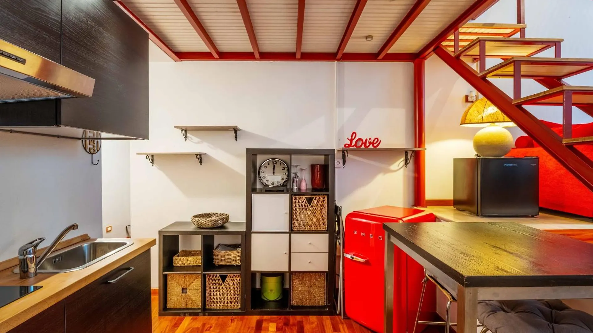 One Bedroom Apartment With Terrace Near Duomo Милан