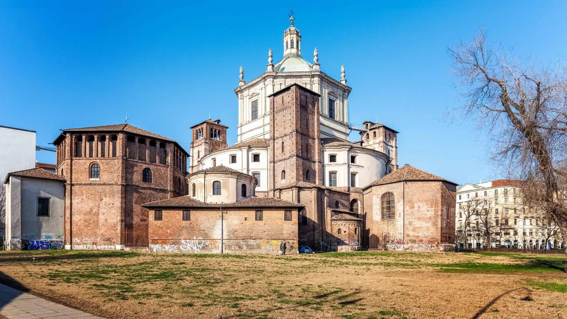 One Bedroom Apartment With Terrace Near Duomo Милан