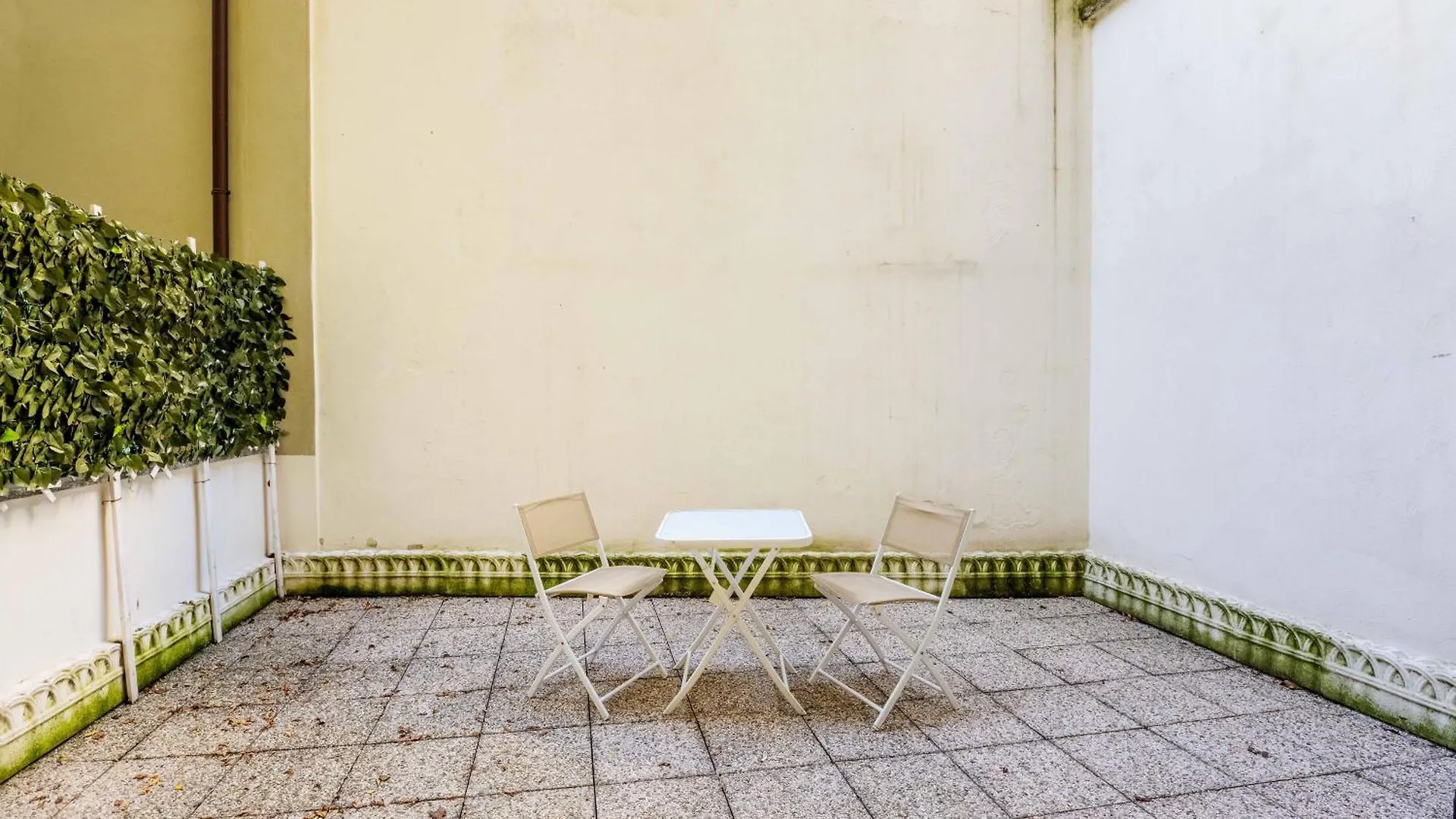 One Bedroom Apartment With Terrace Near Duomo Милан