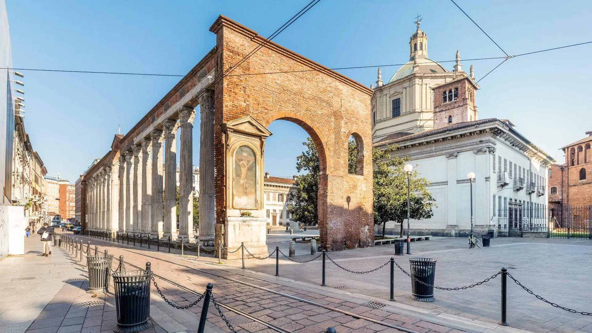 One Bedroom Apartment With Terrace Near Duomo Милан