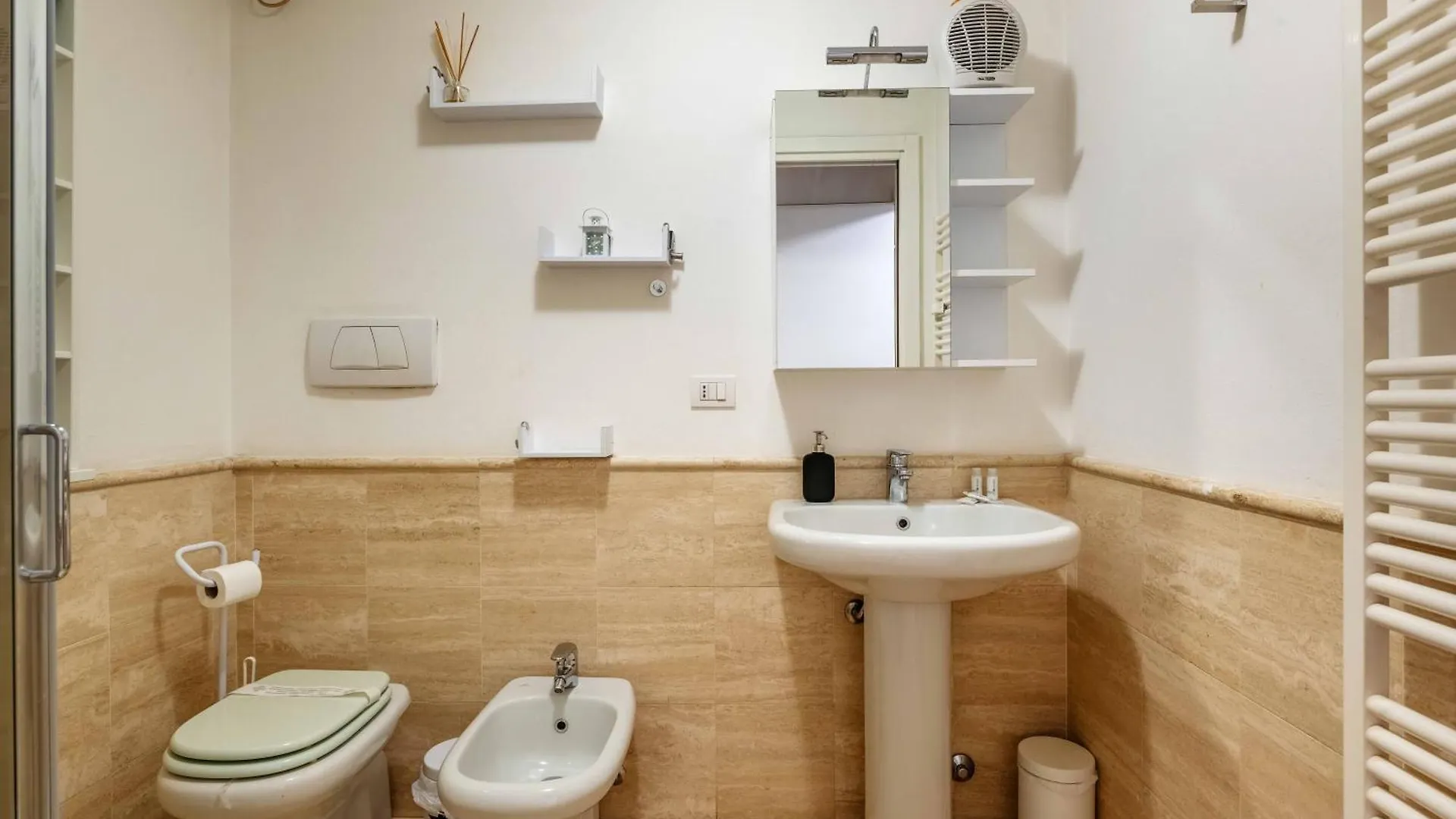 One Bedroom Apartment With Terrace Near Duomo Милан Италия